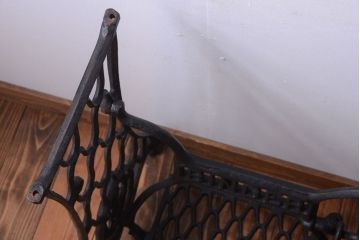 アンティーク家具　アンティーク　おしゃれなミシンの鉄脚