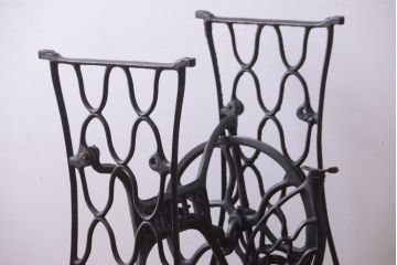 アンティーク家具　アンティーク　おしゃれなミシンの鉄脚
