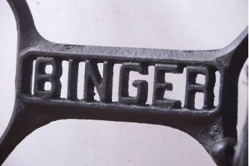 アンティーク家具　アンティーク　おしゃれなミシンの鉄脚