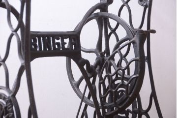 アンティーク家具　アンティーク　おしゃれなミシンの鉄脚