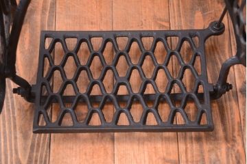アンティーク家具　アンティーク　おしゃれなミシンの鉄脚