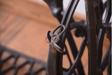アンティーク家具　アンティーク　おしゃれなミシンの鉄脚