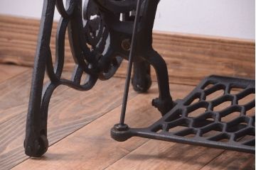 アンティーク家具　アンティーク　おしゃれなミシンの鉄脚