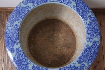 アンティーク雑貨　古民具・骨董　龍のひょうたん窓絵が美しい特大アンティーク瀬戸火鉢