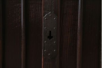 アンティーク家具　古民具・骨董　明治期　框が太く重厚なアンティーク時代箪笥ローボード