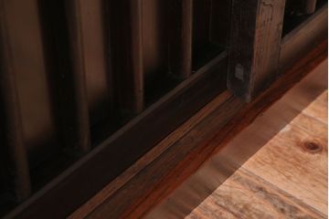 アンティーク家具　古民具・骨董　明治期　框が太く重厚なアンティーク時代箪笥ローボード