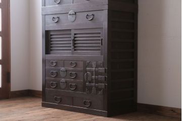 アンティーク家具　古民具・骨董　横桟引き戸!重厚な金具のアンティーク美濃帳場箪笥