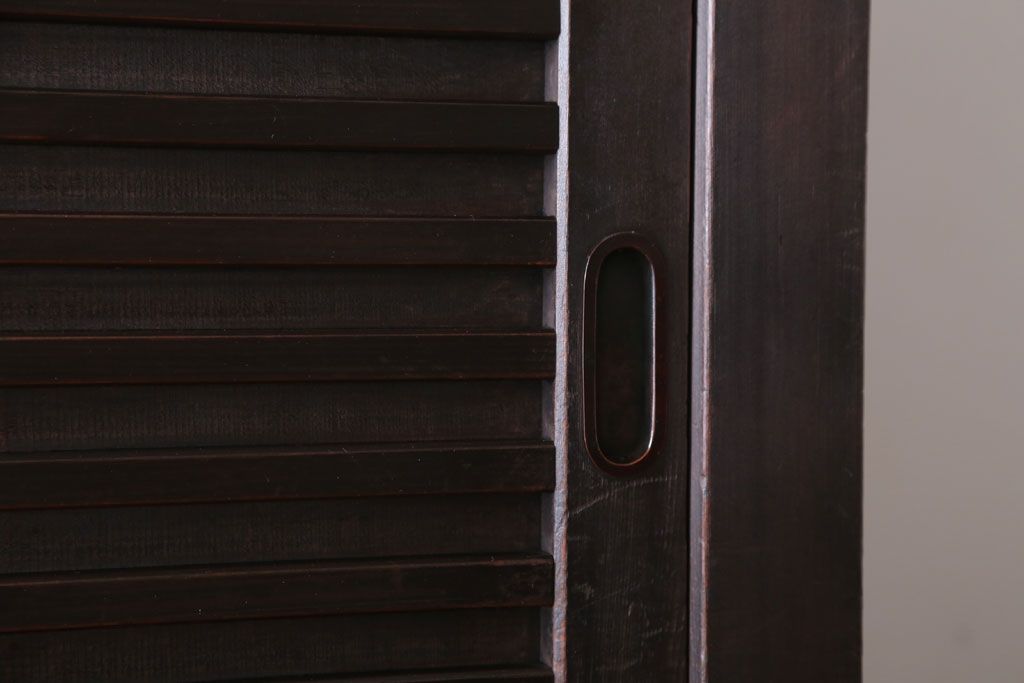 アンティーク家具　古民具・骨董　横桟引き戸!重厚な金具のアンティーク美濃帳場箪笥