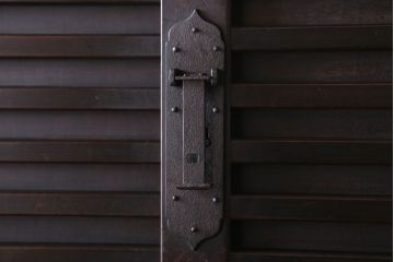アンティーク家具　古民具・骨董　横桟引き戸!重厚な金具のアンティーク美濃帳場箪笥