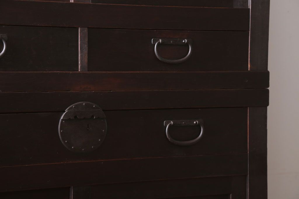 アンティーク家具　古民具・骨董　横桟引き戸!重厚な金具のアンティーク美濃帳場箪笥