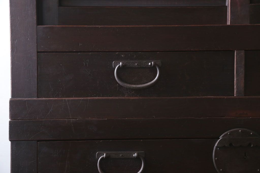 アンティーク家具　古民具・骨董　横桟引き戸!重厚な金具のアンティーク美濃帳場箪笥