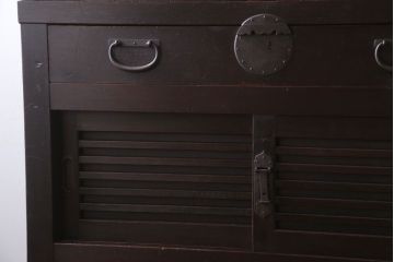 アンティーク家具　古民具・骨董　横桟引き戸!重厚な金具のアンティーク美濃帳場箪笥
