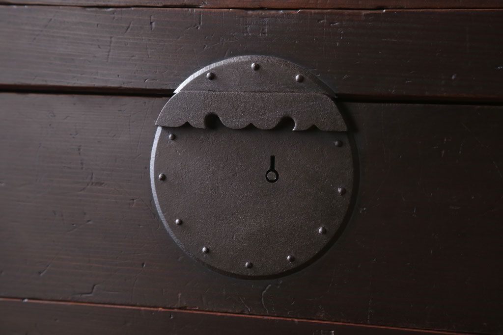 アンティーク家具　古民具・骨董　横桟引き戸!重厚な金具のアンティーク美濃帳場箪笥