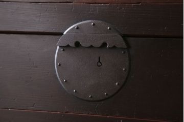 アンティーク家具　古民具・骨董　横桟引き戸!重厚な金具のアンティーク美濃帳場箪笥