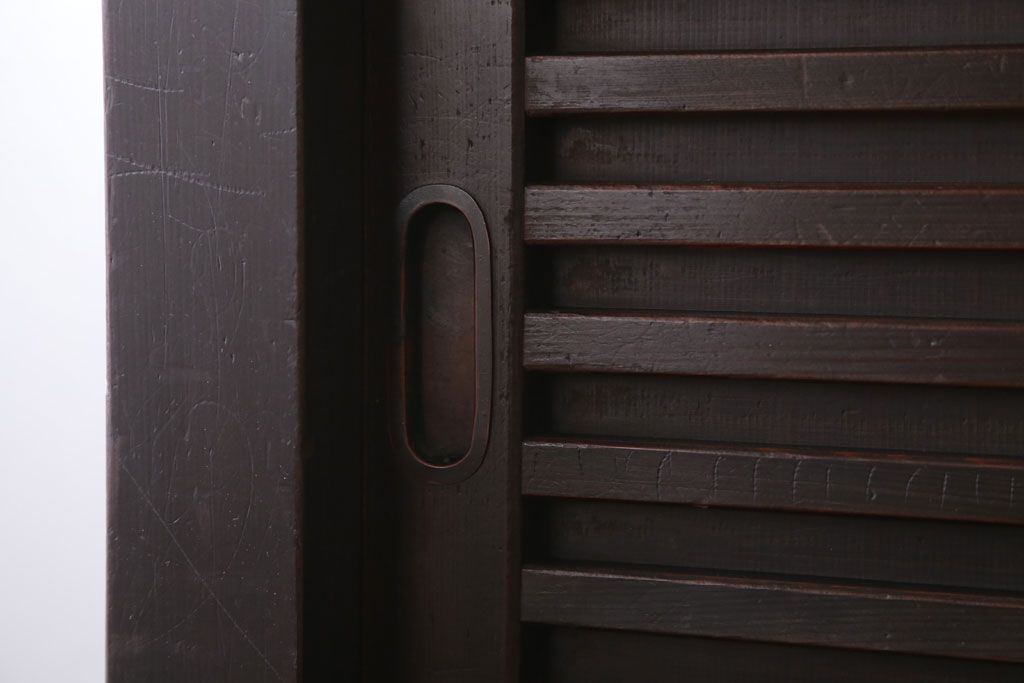 アンティーク家具　古民具・骨董　横桟引き戸!重厚な金具のアンティーク美濃帳場箪笥