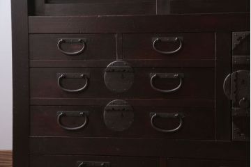 アンティーク家具　古民具・骨董　横桟引き戸!重厚な金具のアンティーク美濃帳場箪笥