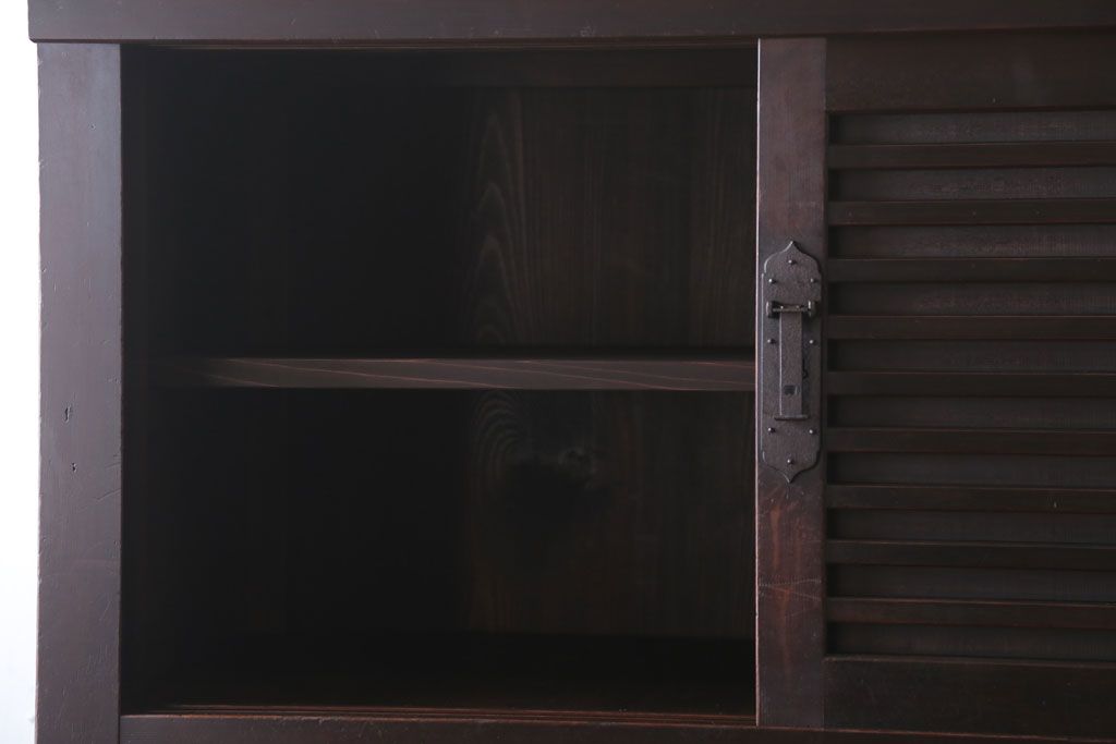 アンティーク家具　古民具・骨董　横桟引き戸!重厚な金具のアンティーク美濃帳場箪笥