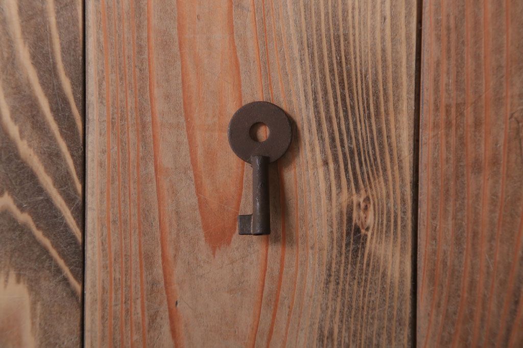 アンティーク家具　古民具・骨董　横桟引き戸!重厚な金具のアンティーク美濃帳場箪笥