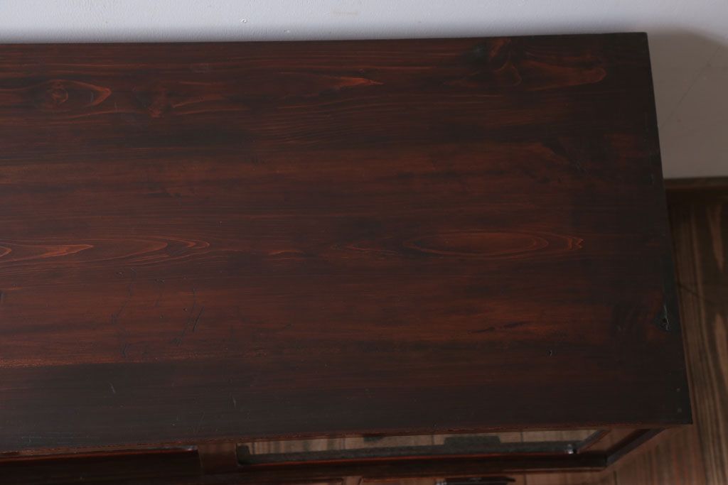 アンティーク家具　和製アンティーク　鉄脚付き!結霜ガラス引き戸のサイドボード