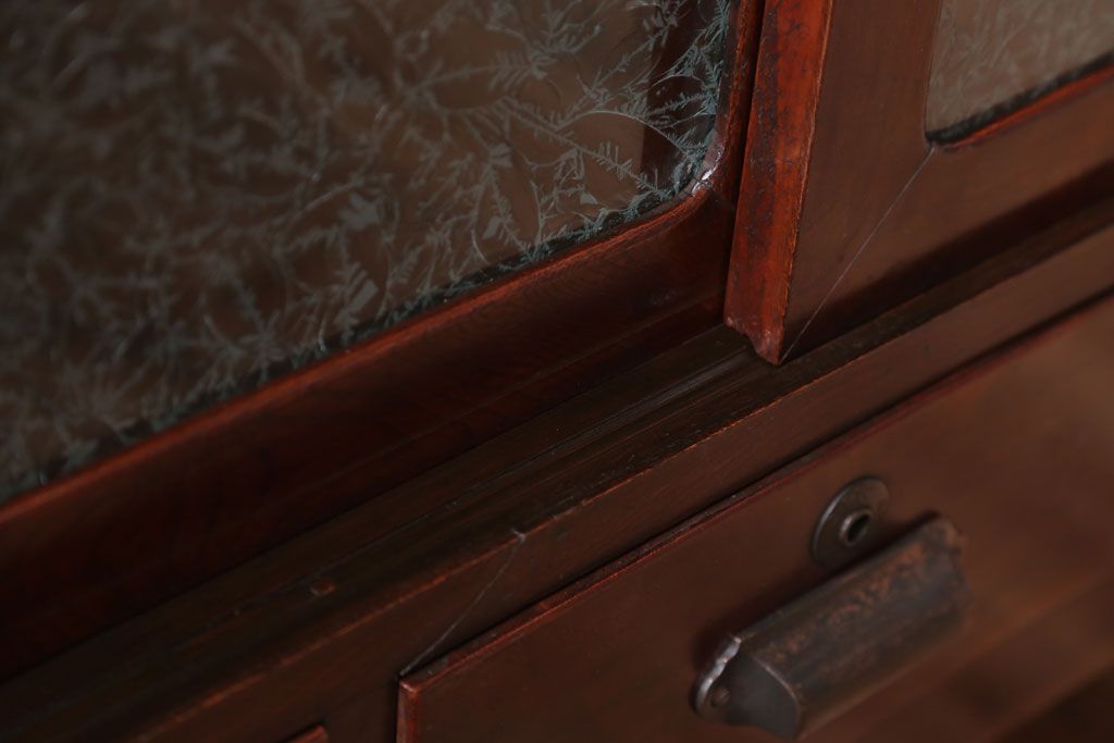 アンティーク家具　和製アンティーク　鉄脚付き!結霜ガラス引き戸のサイドボード