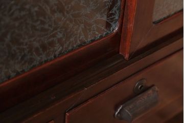 アンティーク家具　和製アンティーク　鉄脚付き!結霜ガラス引き戸のサイドボード