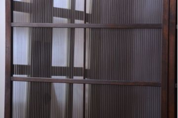 古民具・骨董　縦桟81本の極上品!裏ガラス入りの最高級アンティーク万本格子戸3枚セット