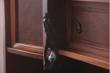 アンティーク家具　和製アンティーク　高級品!意匠が素晴らしい三方欅材の茶棚