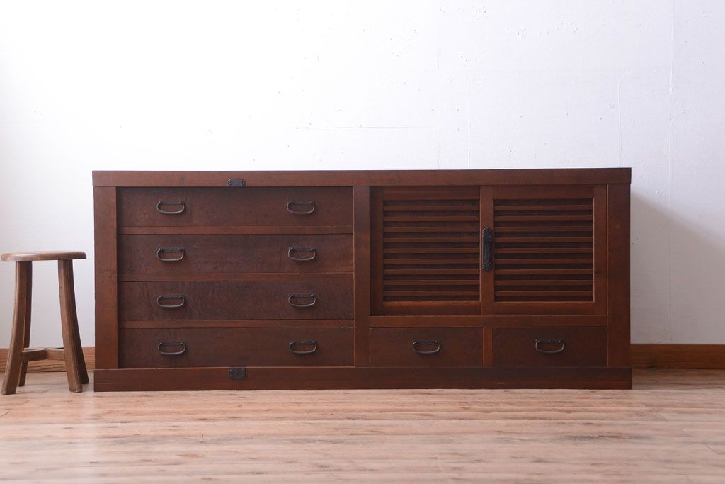 アンティーク家具　古民具・骨董　明治期　重厚なアンティーク横型衣装箪笥(サイドボード)