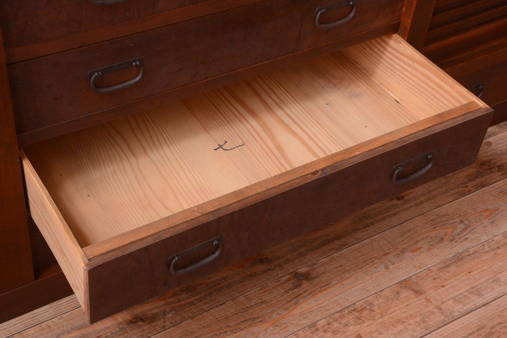 アンティーク家具　古民具・骨董　明治期　重厚なアンティーク横型衣装箪笥(サイドボード)