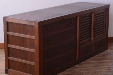 アンティーク家具　古民具・骨董　明治期　重厚なアンティーク横型衣装箪笥(サイドボード)