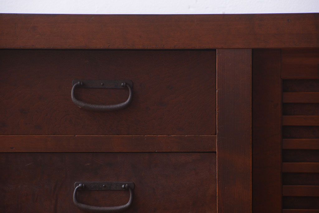 アンティーク家具　古民具・骨董　明治期　重厚なアンティーク横型衣装箪笥(サイドボード)