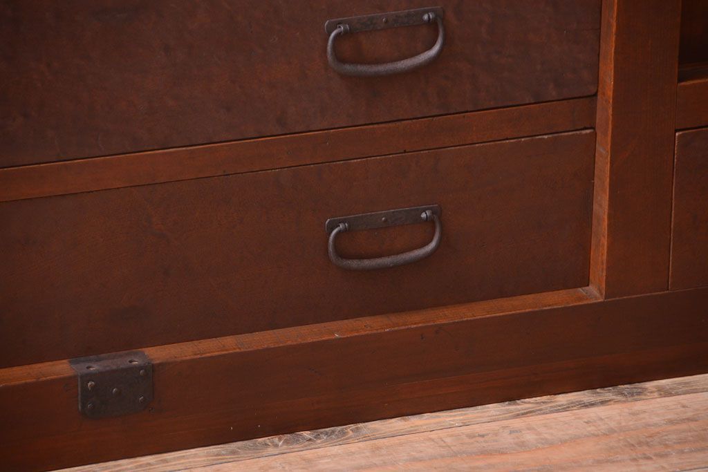 アンティーク家具　古民具・骨董　明治期　重厚なアンティーク横型衣装箪笥(サイドボード)