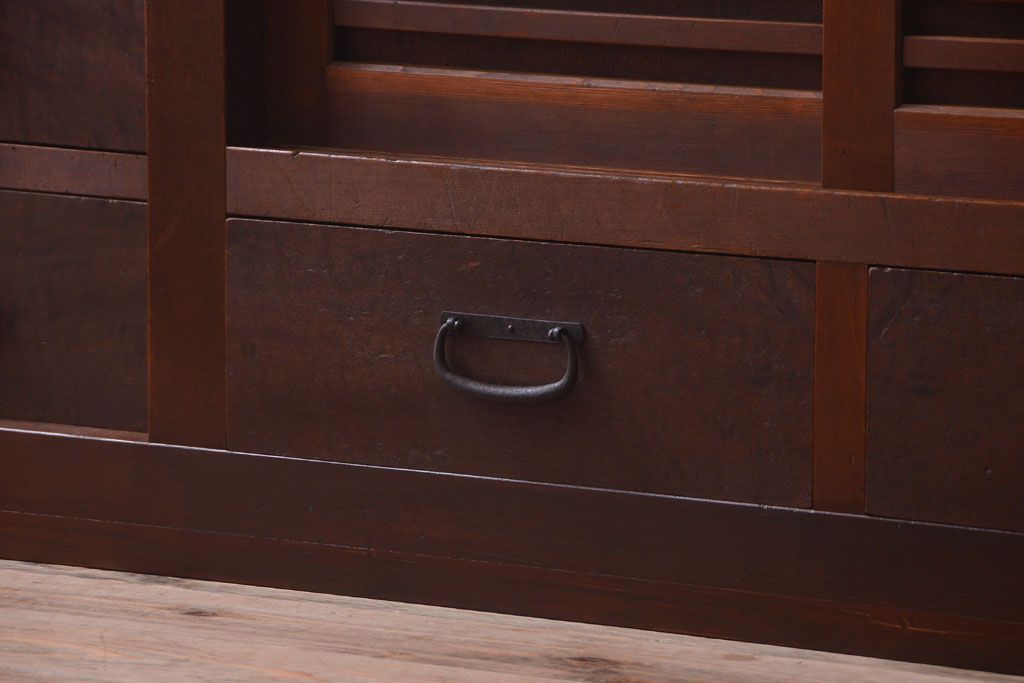 アンティーク家具　古民具・骨董　明治期　重厚なアンティーク横型衣装箪笥(サイドボード)