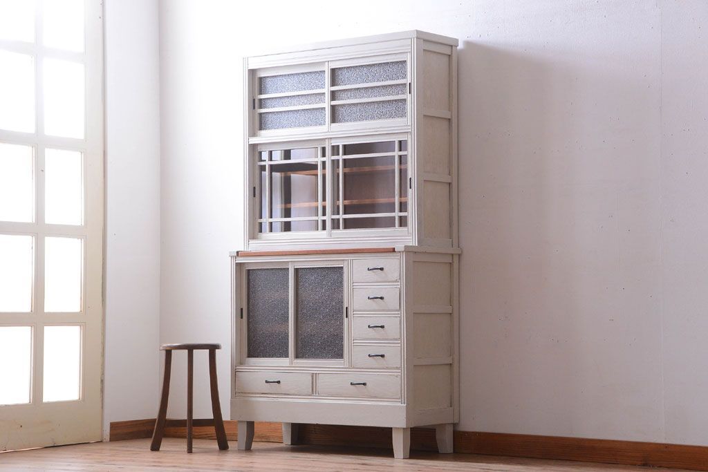 アンティーク家具　アンティークペイント　作業台付き!おしゃれな脚付き食器棚