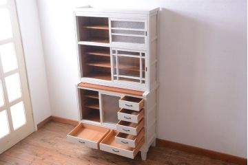 アンティーク家具　アンティークペイント　作業台付き!おしゃれな脚付き食器棚