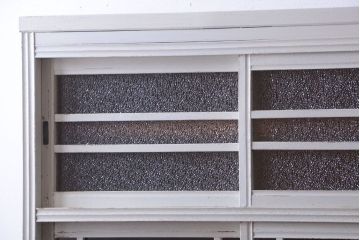 アンティーク家具　アンティークペイント　作業台付き!おしゃれな脚付き食器棚