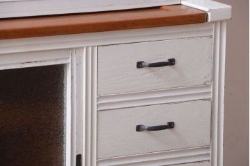 アンティーク家具　アンティークペイント　作業台付き!おしゃれな脚付き食器棚