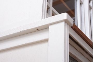 アンティーク家具　アンティークペイント　作業台付き!おしゃれな脚付き食器棚