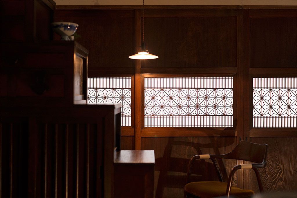 和製アンティーク　組子入り!古い木の上品なすりガラス帯戸4枚セット