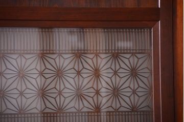 和製アンティーク　組子入り!古い木の上品なすりガラス帯戸4枚セット