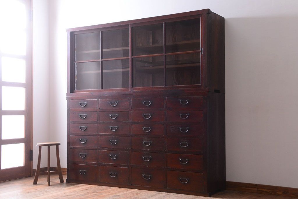 アンティーク家具　和製アンティーク　引き出し24杯付き!古い木の大きな収納棚