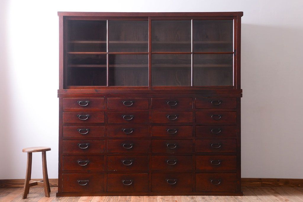 アンティーク家具　和製アンティーク　引き出し24杯付き!古い木の大きな収納棚