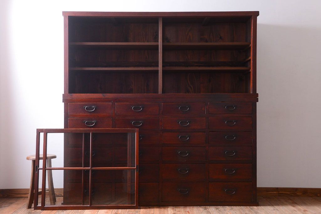 アンティーク家具　和製アンティーク　引き出し24杯付き!古い木の大きな収納棚