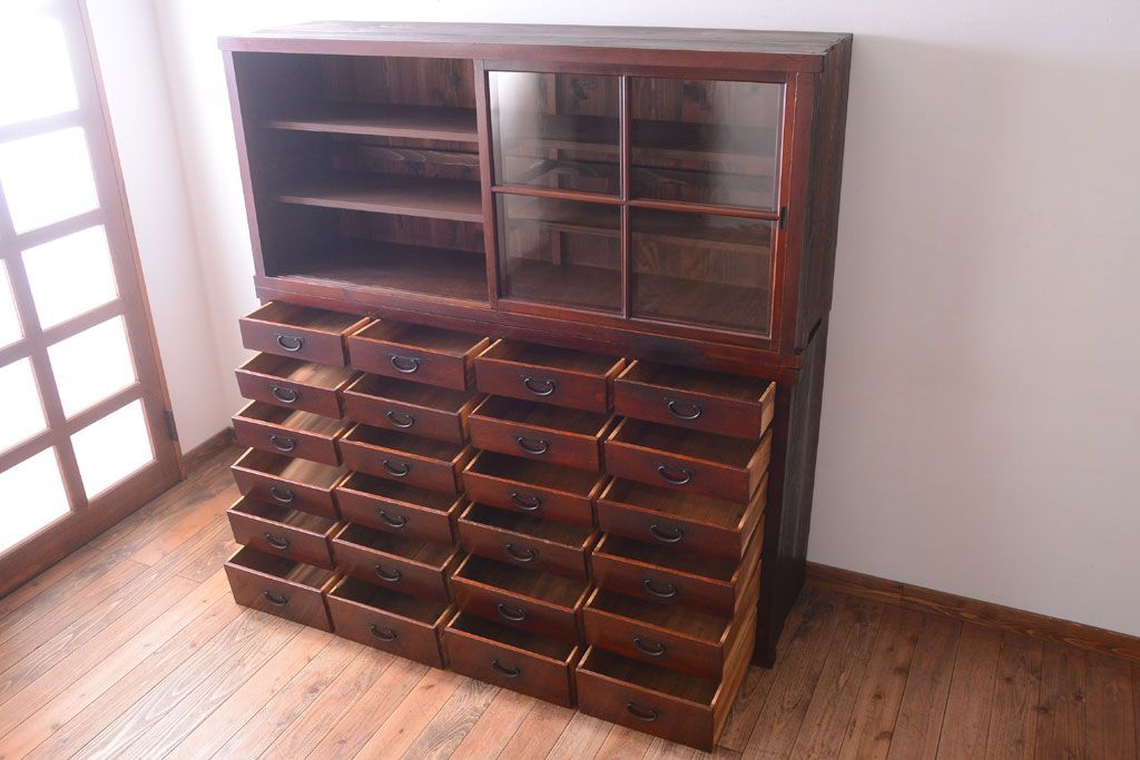アンティーク家具　和製アンティーク　引き出し24杯付き!古い木の大きな収納棚