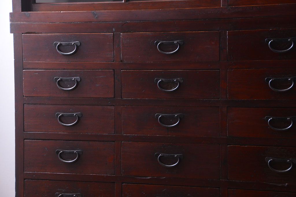 アンティーク家具　和製アンティーク　引き出し24杯付き!古い木の大きな収納棚