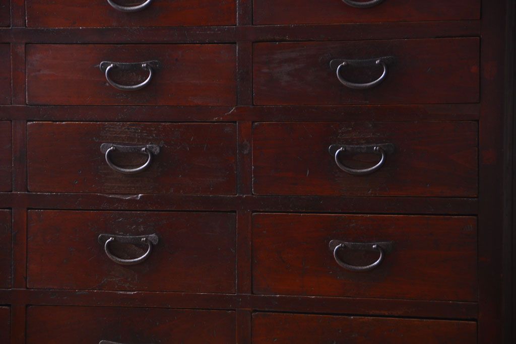 アンティーク家具　和製アンティーク　引き出し24杯付き!古い木の大きな収納棚