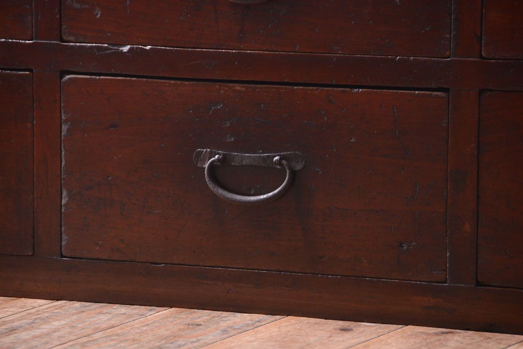 アンティーク家具　和製アンティーク　引き出し24杯付き!古い木の大きな収納棚