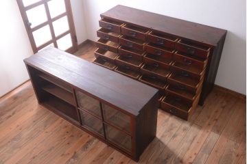 アンティーク家具　和製アンティーク　引き出し24杯付き!古い木の大きな収納棚