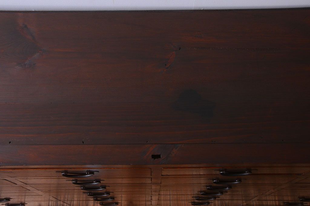 アンティーク家具　和製アンティーク　引き出し24杯付き!古い木の大きな収納棚