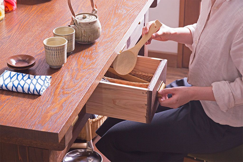 アンティーク家具　和製アンティーク　骨太で重厚な古い木製の作業台(カウンターテーブル)(3)